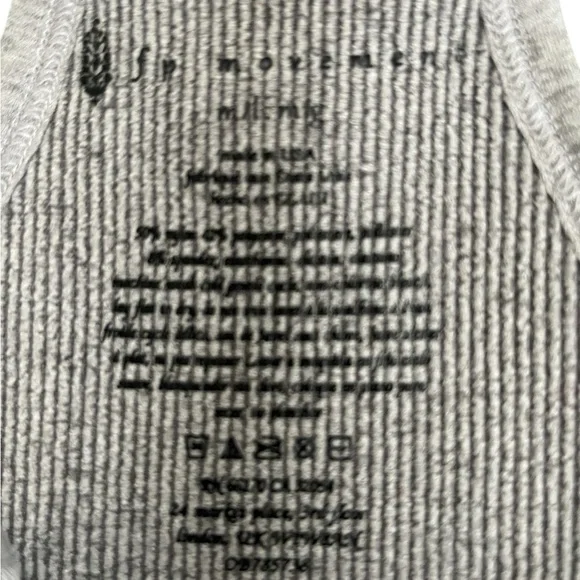 FREE PEOPLE Movement happiness Runs crop tanks size M/L  set of two Grey/White - Picture 6 of 14